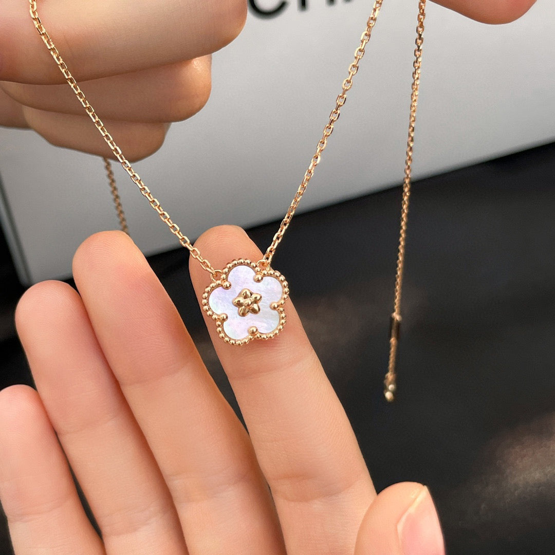 [Lumi Jewelry]LUCKY  WHITE MOP  PLUM BLOSSOM NECKLACE