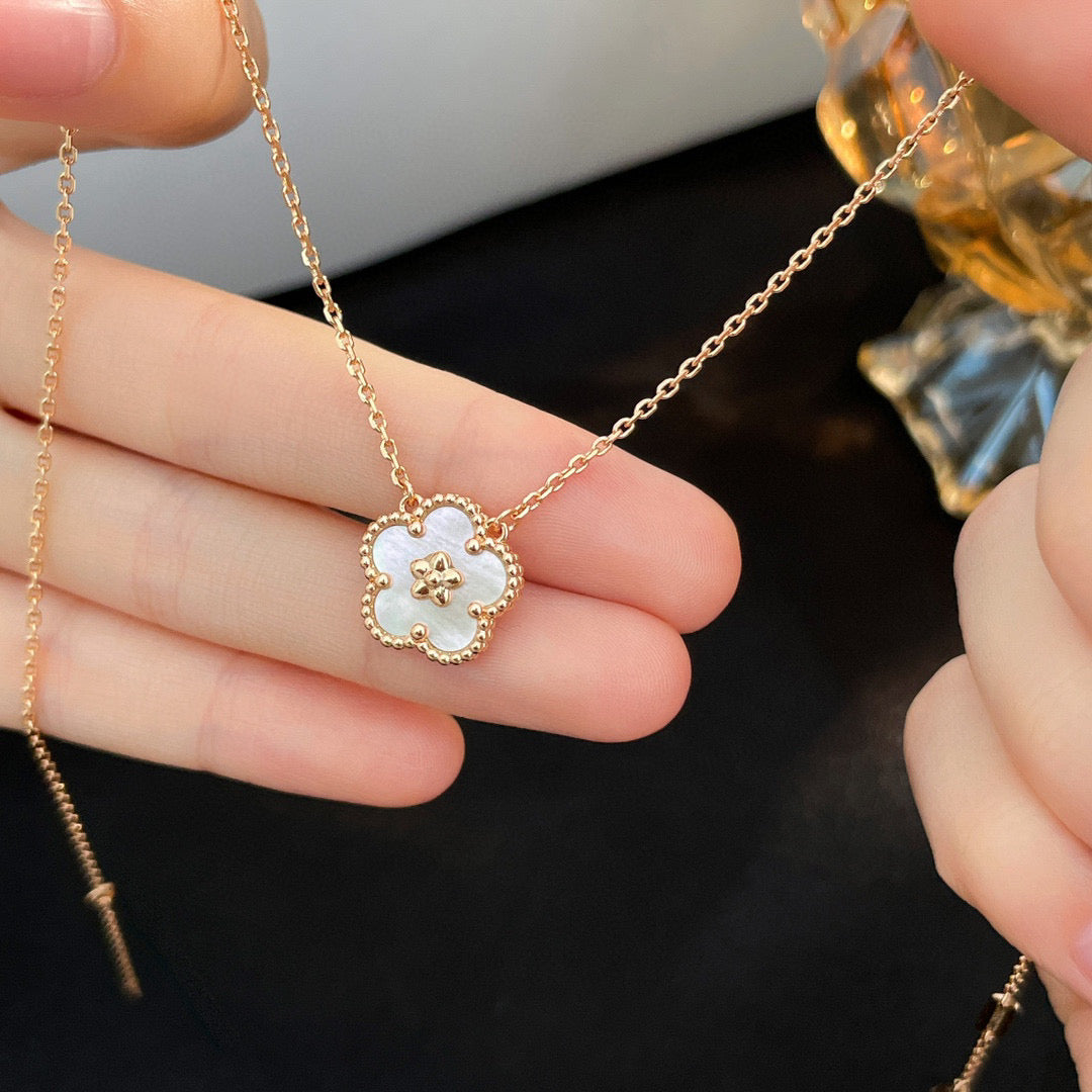 [Lumi Jewelry]LUCKY  WHITE MOP  PLUM BLOSSOM NECKLACE