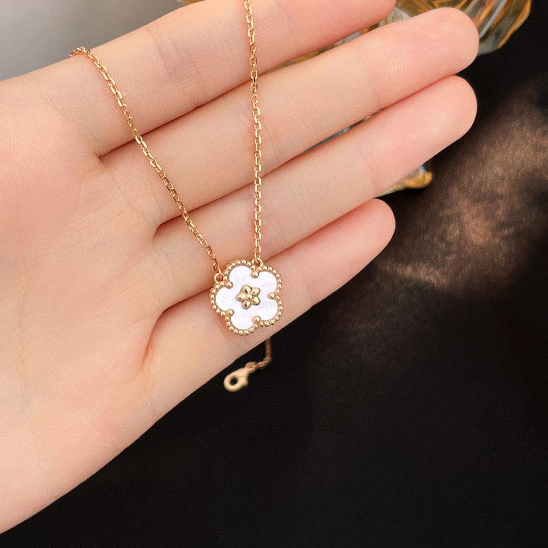 [Lumi Jewelry]LUCKY  WHITE MOP  PLUM BLOSSOM NECKLACE