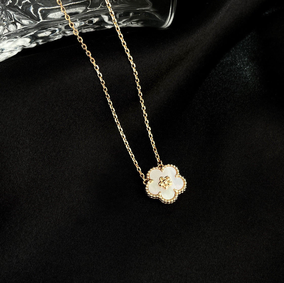 [Lumi Jewelry]LUCKY  WHITE MOP  PLUM BLOSSOM NECKLACE