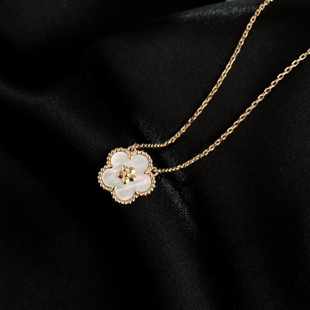 [Lumi Jewelry]LUCKY  WHITE MOP  PLUM BLOSSOM NECKLACE