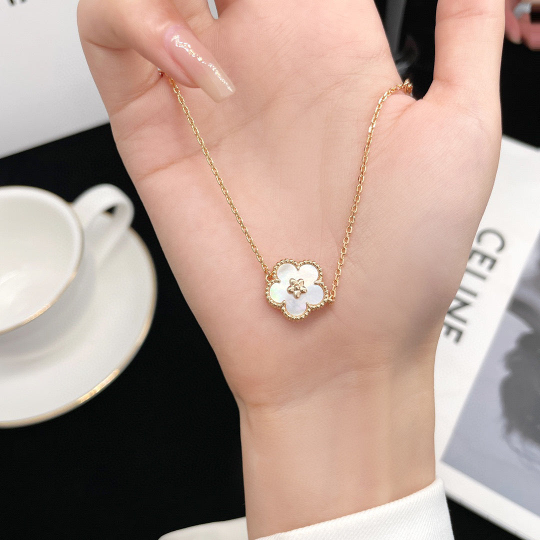 [Lumi Jewelry]LUCKY WHITE MOP PLUM BLOSSOM  BRACELET