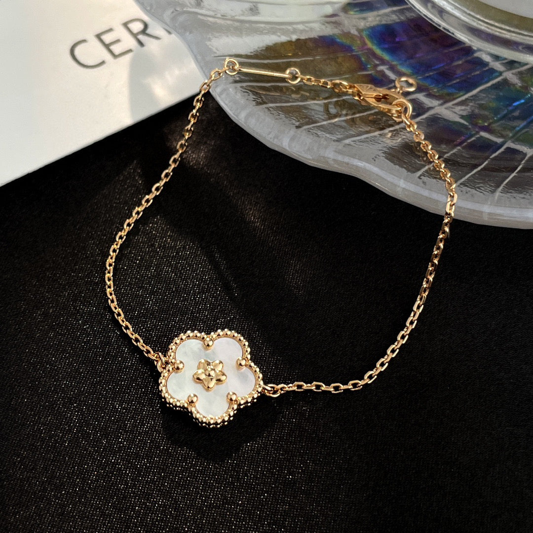 [Lumi Jewelry]LUCKY WHITE MOP PLUM BLOSSOM  BRACELET