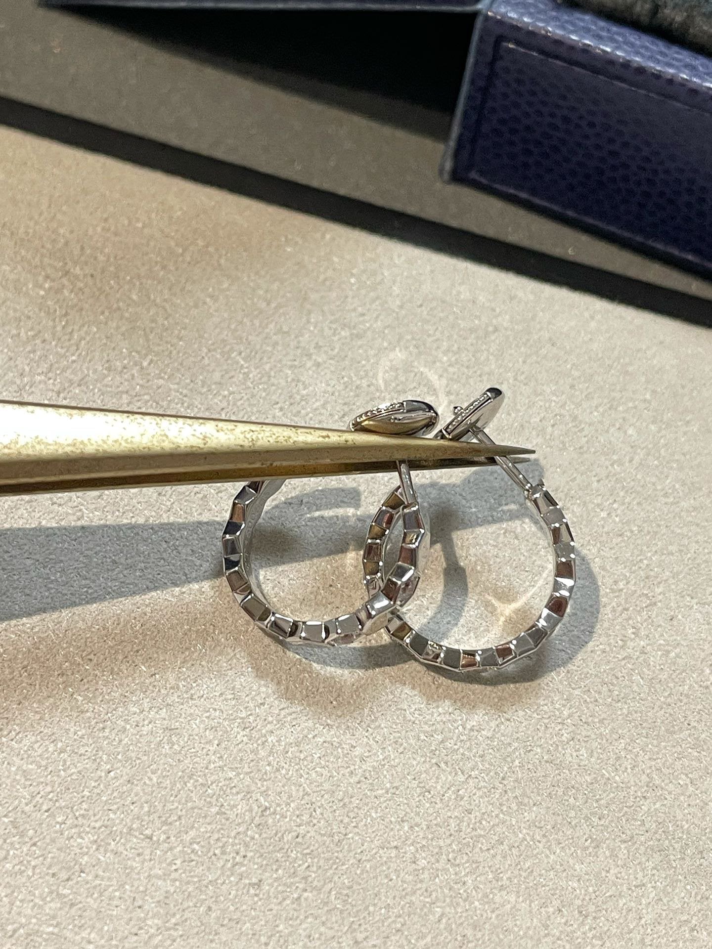 [Lumi Jewelry]Hollow Design Four-Leaf Clover Flower Shape Ring