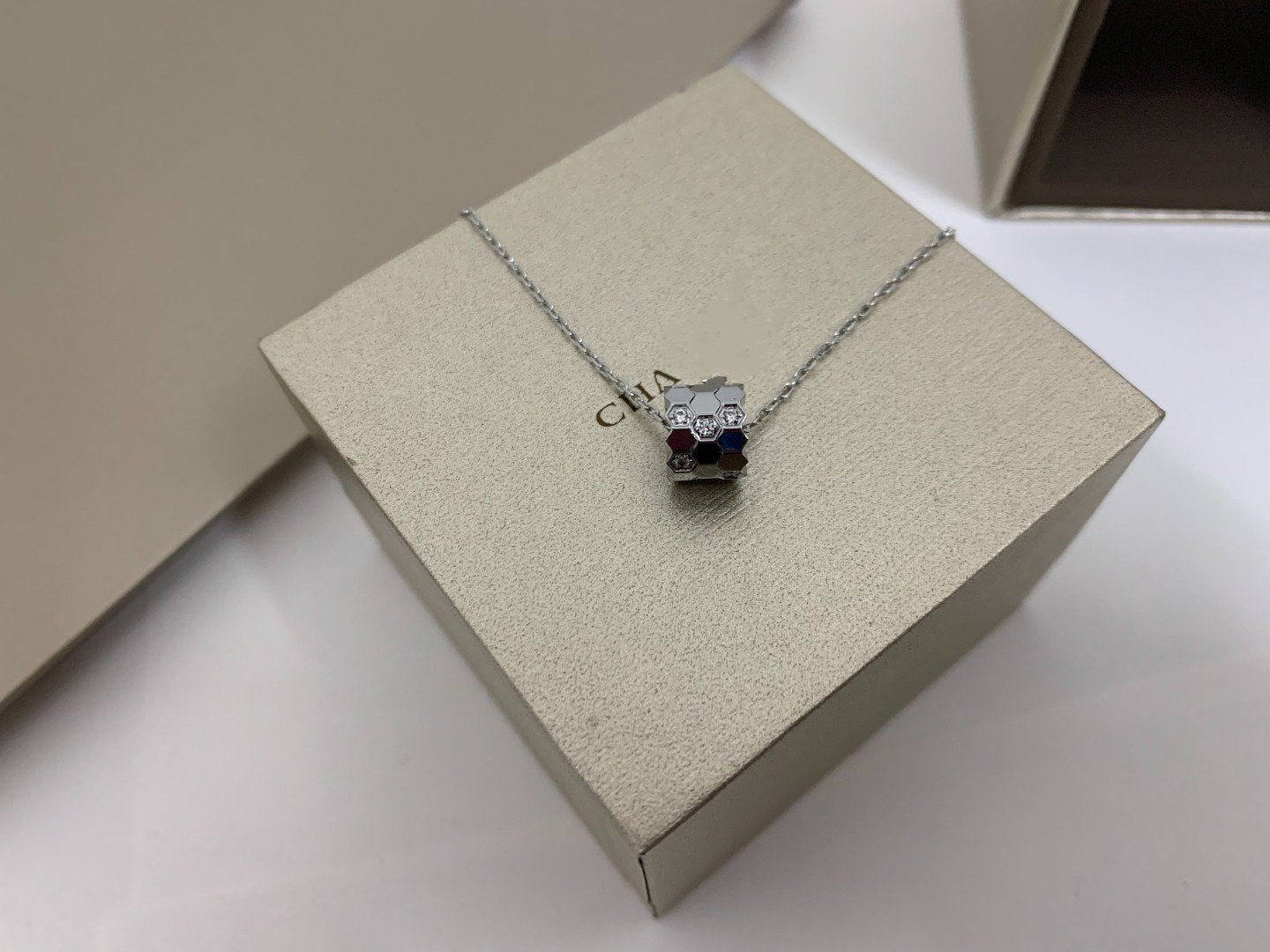 [Lumi Jewelry]BEE LOVE DIAMOND NECKLACE