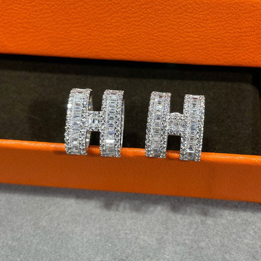 [Lumi Jewelry]H STUD EARRINGS WITH SILVER DIAMONDS
