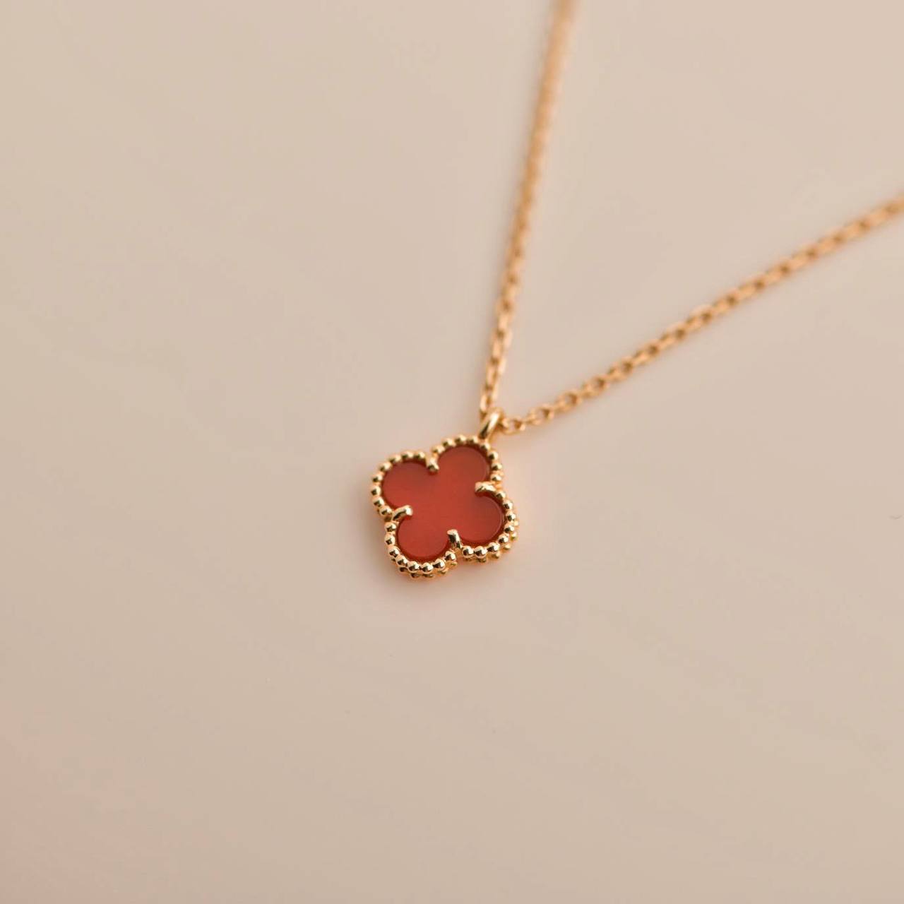 [Lumi Jewelry]CLOVER MINI 9.5MM WHITE CARNELIANS NECKLACE
