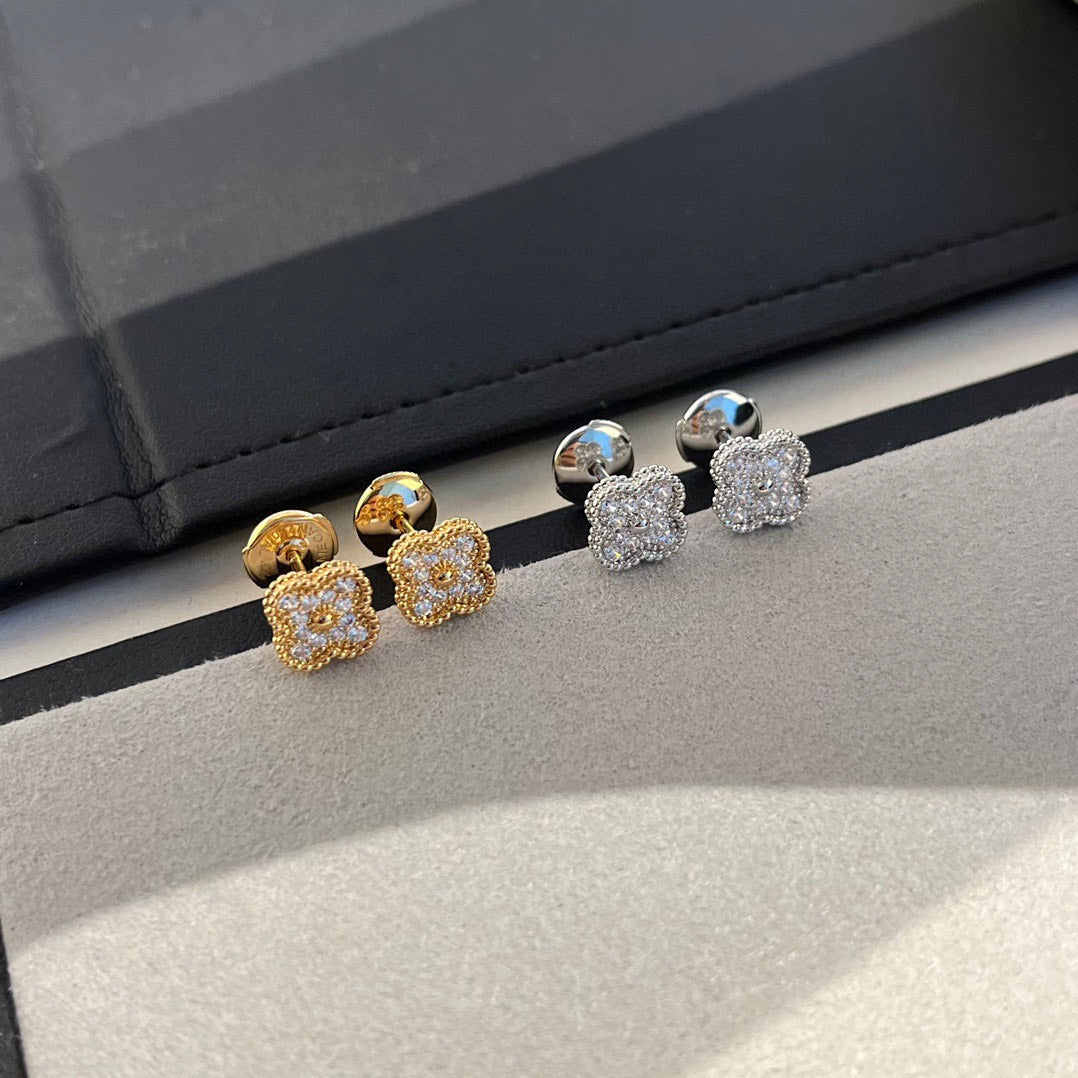 [Lumi Jewelry]CLOVER MINI DIAMOND STUD EARRINGS