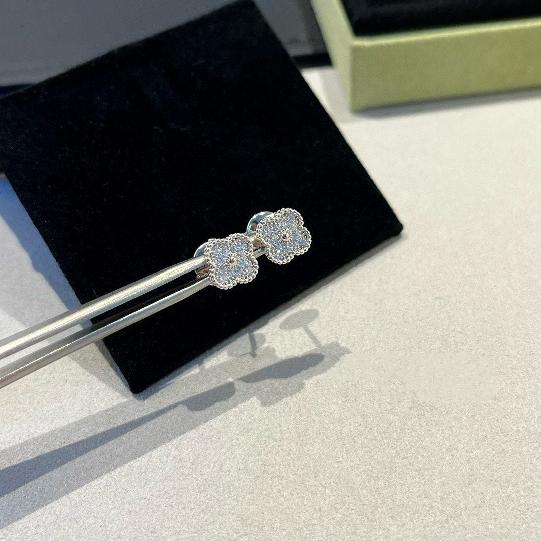 [Lumi Jewelry]CLOVER MINI DIAMOND STUD EARRINGS